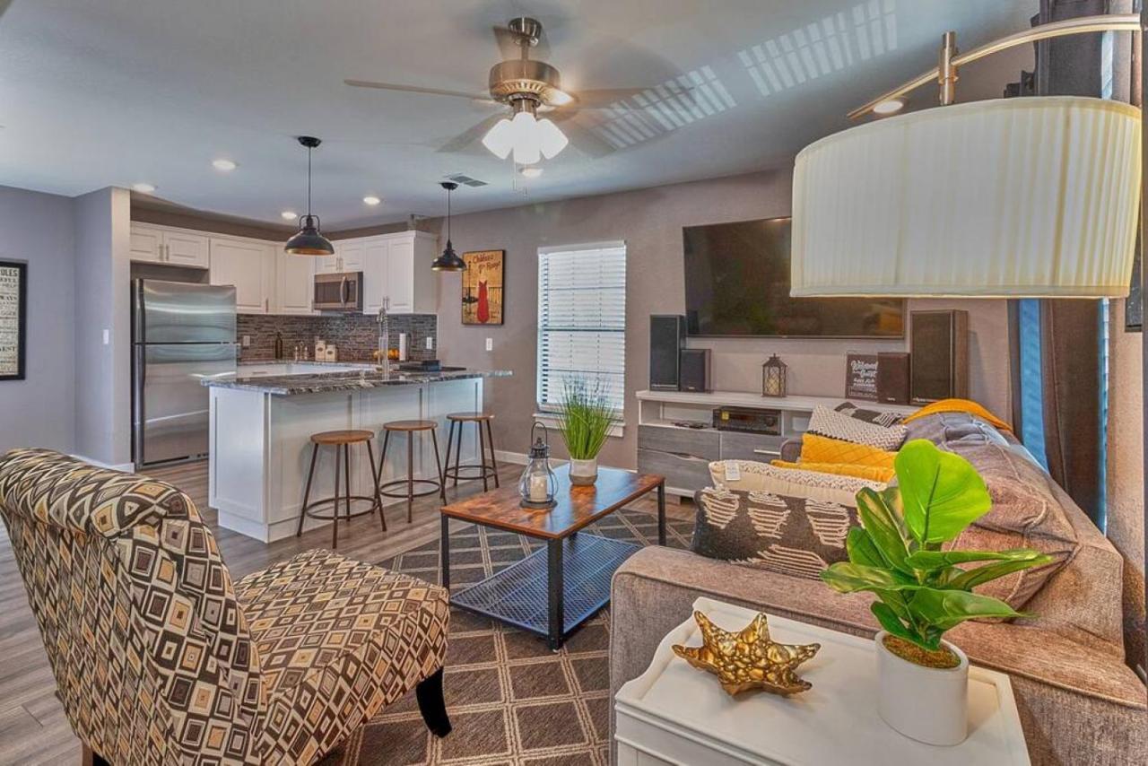 Cozy Haven Attached To Million Home - South タンパ エクステリア 写真