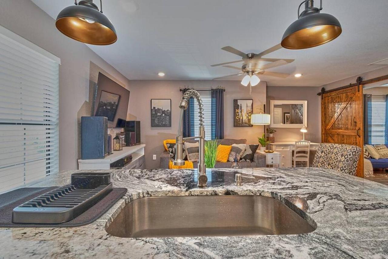 Cozy Haven Attached To Million Home - South タンパ エクステリア 写真